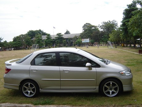 honda city 1.5 idsi ปี 2004 เกียร์ธรรมดา ขับสบายสนุกประหยัด มือแรกโฉมงาม