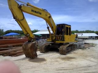 Komatsu PC200-2 สภาพปานกลางทำงานได้เลย