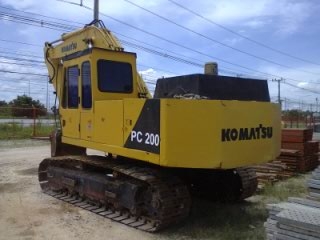 Komatsu PC200-2 สภาพปานกลางทำงานได้เลย
