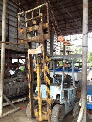 รถฟอร์คลิฟต์ใช้ก๊าซ  และ น้ำมัน  สนใจติดต่อ 0815348855  ราคา 180000