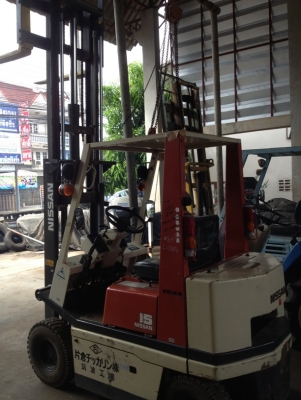 รถฟอร์คลิฟต์ใช้ก๊าซ  และ น้ำมัน  สนใจติดต่อ 0815348855  ราคา 180000