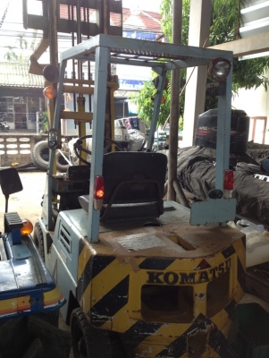 รถฟอร์คลิฟต์ใช้ก๊าซ  และ น้ำมัน  สนใจติดต่อ 0815348855  ราคา 180000