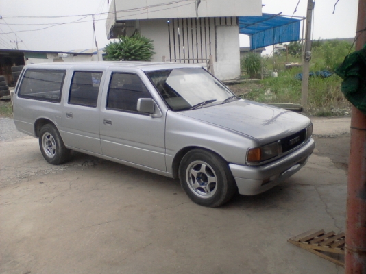 ขายอีซูซุ แวน สภาพพร้อมใช้ถูกๆครับ ขายอีซูซุ แวน สภาพพร้อมใช้ถูกๆครับ