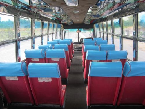 รถบัสพัดลม เครื่องเบนซ์ 140 แรงม้า เกียร์ออโต้ 30 ที่นั่ง ยาว 10 เมตร