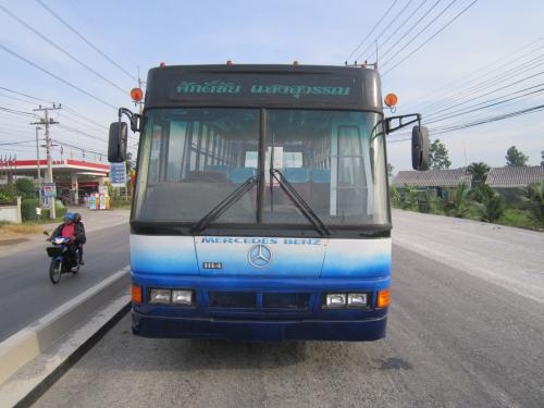 รถบัสพัดลม เครื่องเบนซ์ 140 แรงม้า เกียร์ออโต้ 30 ที่นั่ง ยาว 10 เมตร