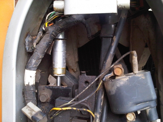 ขาย KR150 ปี39 รถจอดนาน เครื่องดีมาก มีกันสะบัด ทะเบียนโอน 12000.