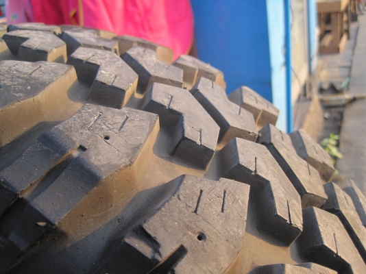 ขายยาง  mud   mixxis  31/10.5/15  ปี20/11   2  เส้น ดอกเชนต์กว่า   ไม่ปะไม่บั้งไม่กินข้าง ดอกเสมอกันทุกเส้น   เนื้อยางยังสด นิ้มอยู่ รับประกันสวยครับ   0806190344  กิ๊ฟครับ