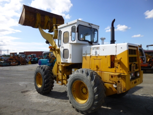 รถตักล้อยาง 510 ซีเรียลสูง กรองเดี่ยว มีตู้เก๋งจากนอก โทร.081-373-0559 รถตักล้อยาง 510 ซีเรียลสูง กรองเดี่ยว มีตู้เก๋งจากนอก โทร.081-373-0559