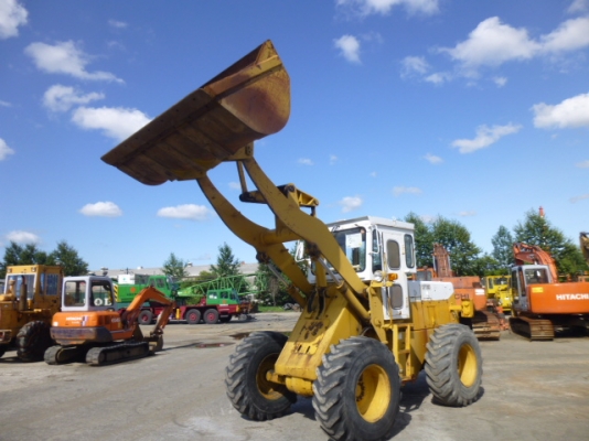 รถตักล้อยาง 510 ซีเรียลสูง กรองเดี่ยว มีตู้เก๋งจากนอก  โทร.081-373-0559