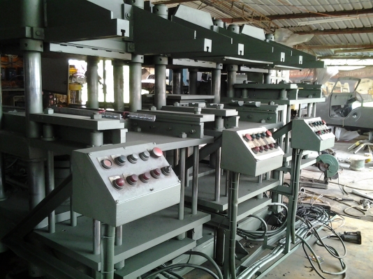 ขาย เครื่องอัดยาง ไต้หวัน 200 ตัน 3 หัวอัด 1 มอเตอร์ ประหยัดไฟ ขาย 390,000 บาท