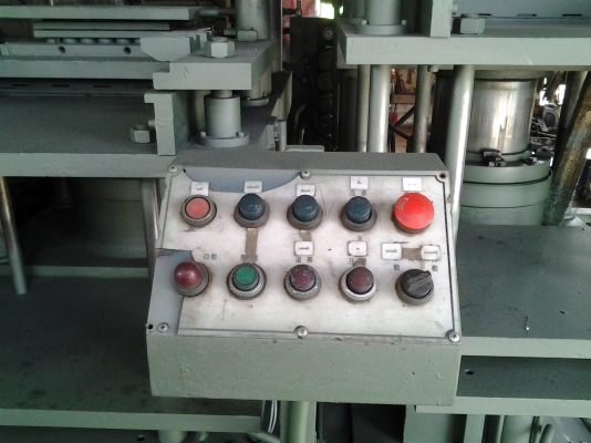 ขาย เครื่องอัดยาง ไต้หวัน 200 ตัน 3 หัวอัด 1 มอเตอร์ ประหยัดไฟ ขาย 390,000 บาท