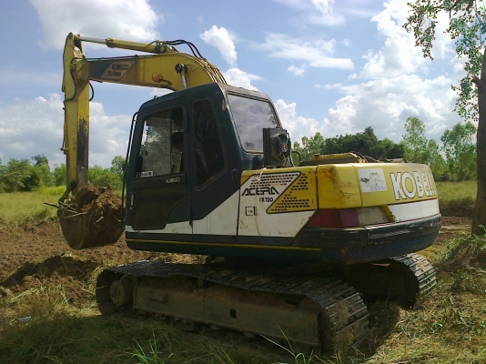KOBELCO MARK III SK-120 เอกสารเล่มทะเบียน ไฟฟ้าหน้าจอขึ้นอยู่ครบ เครื่องเดิมปั๊มเดิมทำงานเร็ว ช่วงล่างเอวแน่นดี โซ่บูทใบแทรกหนาประมาณ 70\% พร้อมใช้งานได้เลยครับ