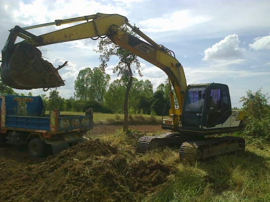 KOBELCO MARK III SK-120 เอกสารเล่มทะเบียน ไฟฟ้าหน้าจอขึ้นอยู่ครบ เครื่องเดิมปั๊มเดิมทำงานเร็ว ช่วงล่างเอวแน่นดี โซ่บูทใบแทรกหนาประมาณ 70\% พร้อมใช้งานได้เลยครับ