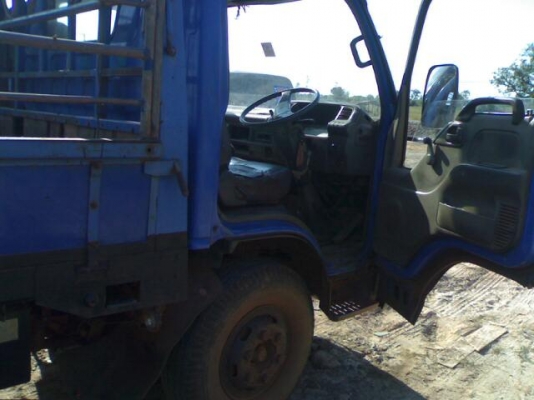 อีซูซุ NPR66Px ปี 40 เครื่อง 120 ฝาขาวห้างแ้ท้ ยาว 5.3 เมตร