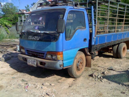 อีซูซุ NPR66Px ปี 40 เครื่อง 120 ฝาขาวห้างแ้ท้ ยาว 5.3 เมตร