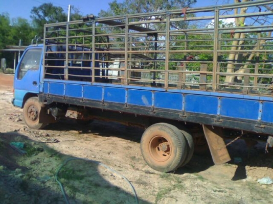 อีซูซุ NPR66Px ปี 40 เครื่อง 120 ฝาขาวห้างแ้ท้ ยาว 5.3 เมตร