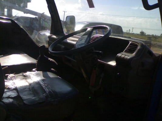 อีซูซุ NPR66Px ปี 40 เครื่อง 120 ฝาขาวห้างแ้ท้ ยาว 5.3 เมตร