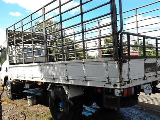 ISUZU ELF NPR 150 HP ปี 51 หัวตึกแล้ว กระบะคอกเหล็กยาว 5.20 เมตร ภายในสวยใหม่ครบ แอร์เย็น พวงมาลัยเพาเวอร์ ช่วงล่างใหญ่ยาง 8.25 ขอบ 16" สภาพดี เอกสารทะเบียนภาษีครบไม่มีขาดพร้อมโอนครับ