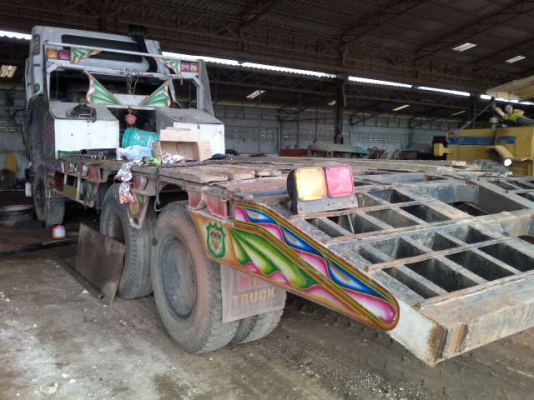 รถนิตสัน 10 ล้อ 2 เพลา ท้าลาด 195 แรงม้า