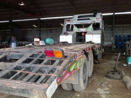 รถนิตสัน 10 ล้อ 2 เพลา ท้าลาด 195 แรงม้า