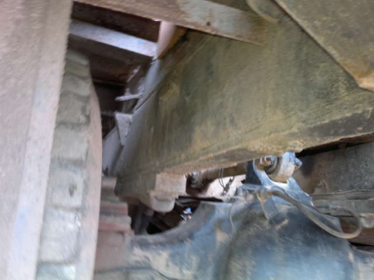 รถนิตสัน 10 ล้อ 2 เพลา ท้าลาด 195 แรงม้า