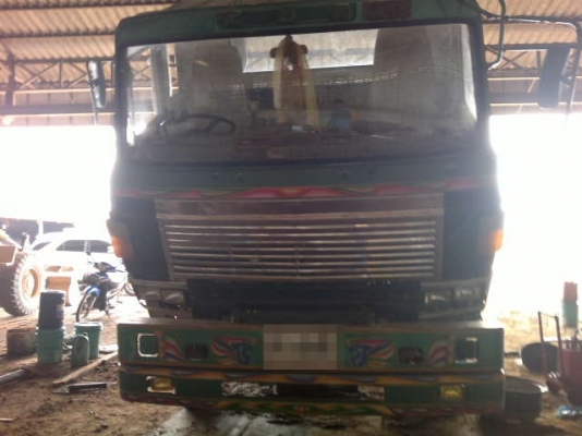 รถนิตสัน 10 ล้อ 2 เพลา ท้าลาด 195 แรงม้า