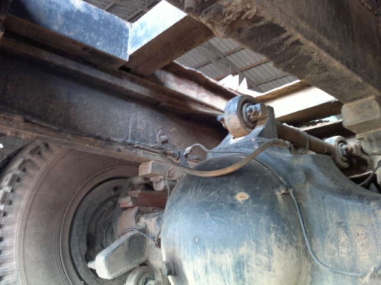 รถนิตสัน 10 ล้อ 2 เพลา ท้าลาด 195 แรงม้า