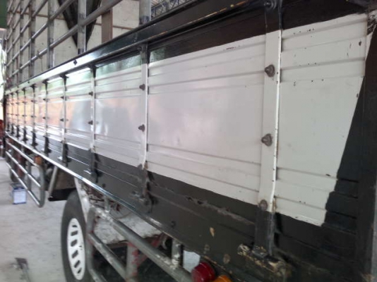 รถอิซูซุ 6 ล้อ รั่ว 175 แรงม้า  สนใจติดต่อ 081-6079515