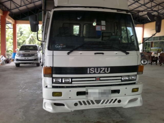 รถอิซูซุ 6 ล้อ รั่ว 175 แรงม้า  สนใจติดต่อ 081-6079515
