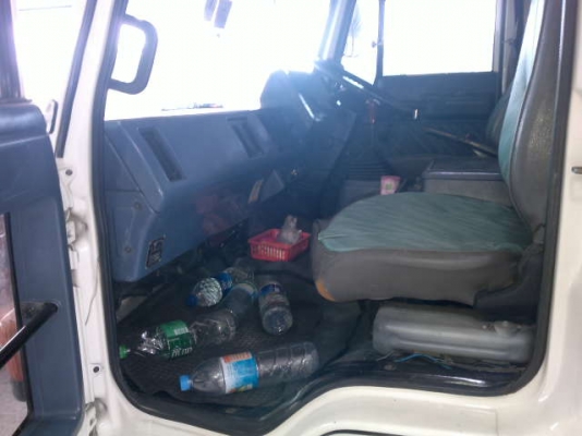 รถอิซูซุ 6 ล้อ รั่ว 175 แรงม้า  สนใจติดต่อ 081-6079515