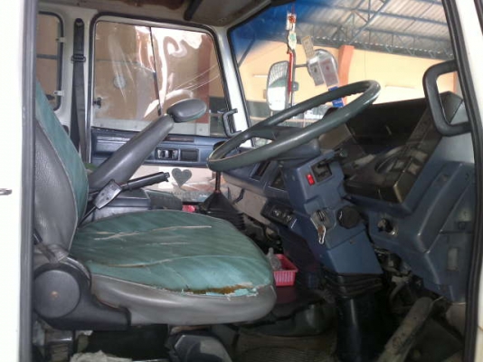 รถอิซูซุ 6 ล้อ รั่ว 175 แรงม้า  สนใจติดต่อ 081-6079515