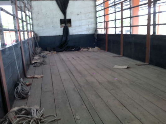 รถอิซูซุ 6 ล้อ รั่ว 175 แรงม้า  สนใจติดต่อ 081-6079515