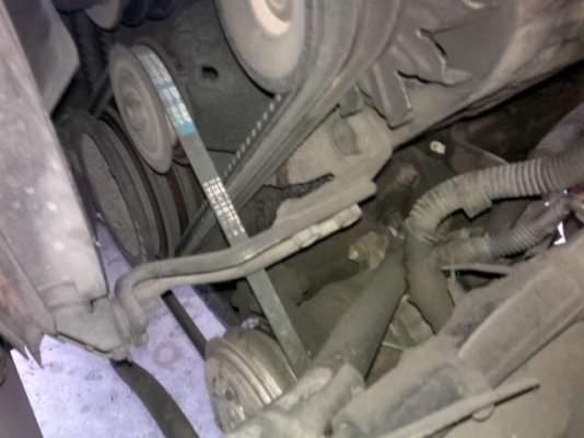 รถอิซูซุ 6 ล้อ รั่ว 175 แรงม้า  สนใจติดต่อ 081-6079515