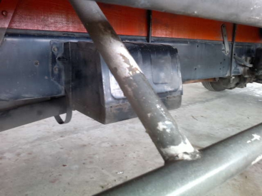 รถอิซูซุ 6 ล้อ รั่ว 175 แรงม้า  สนใจติดต่อ 081-6079515