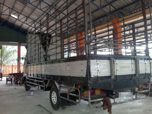 รถอิซูซุ 6 ล้อ รั่ว 175 แรงม้า  สนใจติดต่อ 081-6079515