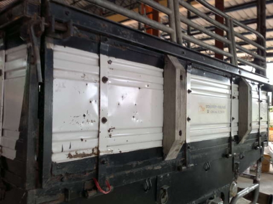 รถอิซูซุ 6 ล้อ รั่ว 175 แรงม้า  สนใจติดต่อ 081-6079515