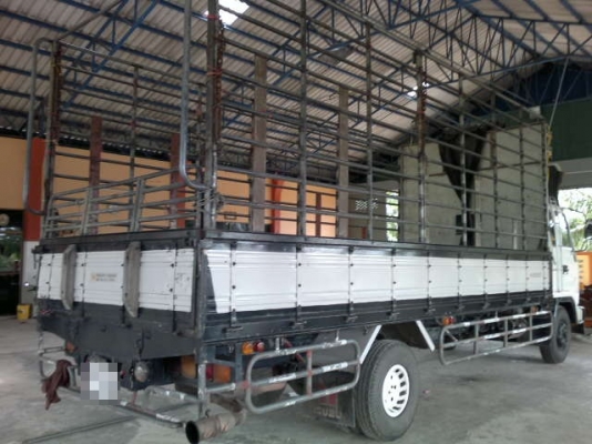 รถอิซูซุ 6 ล้อ รั่ว 175 แรงม้า  สนใจติดต่อ 081-6079515