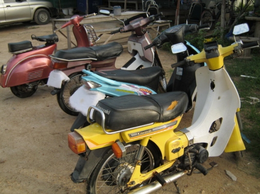 ขายด่วนครับ 4 คัน รวด ไม่เล่นแล้วครับ ผมเป็นสถาปนิกครับ โทรมาสอบถามราคาได้เลยครับ