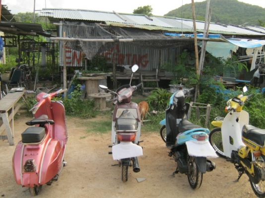 ขายด่วนครับ 4 คัน รวด ไม่เล่นแล้วครับ ผมเป็นสถาปนิกครับ โทรมาสอบถามราคาได้เลยครับ