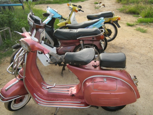 ขายด่วนครับ 4 คัน รวด ไม่เล่นแล้วครับ ผมเป็นสถาปนิกครับ โทรมาสอบถามราคาได้เลยครับ