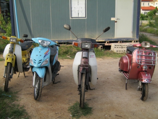 ขายด่วนครับ 4 คัน รวด ไม่เล่นแล้วครับ ผมเป็นสถาปนิกครับ โทรมาสอบถามราคาได้เลยครับ