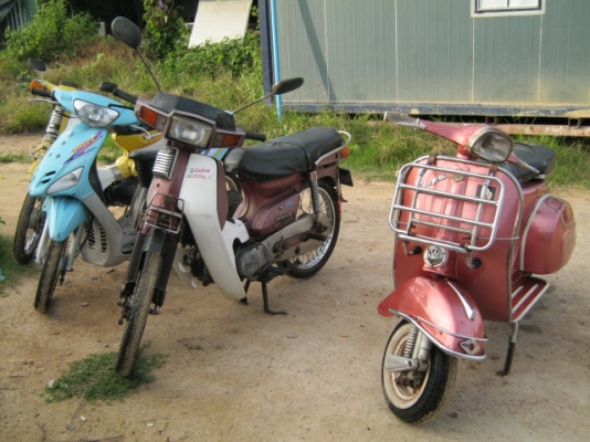 ขายด่วนครับ 4 คัน รวด ไม่เล่นแล้วครับ ผมเป็นสถาปนิกครับ โทรมาสอบถามราคาได้เลยครับ