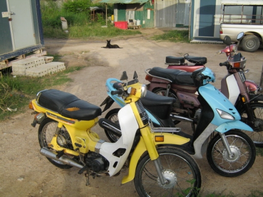 ขายด่วนครับ 4 คัน รวด ไม่เล่นแล้วครับ ผมเป็นสถาปนิกครับ โทรมาสอบถามราคาได้เลยครับ