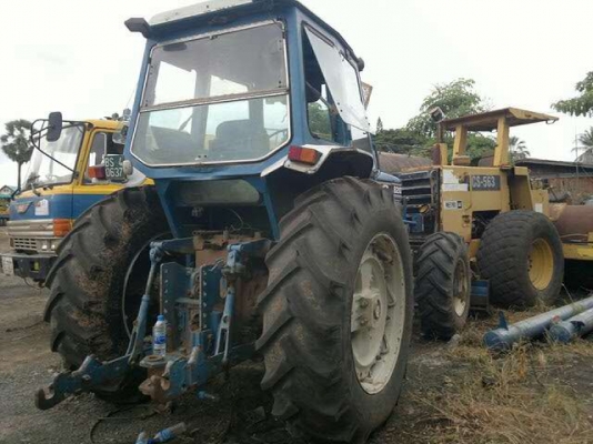 ขายรถไถฟอร์ด 8210 มีฐานครบพร้อมทำงาน เอกสารซื้อขาย ราคา 550,000บาท