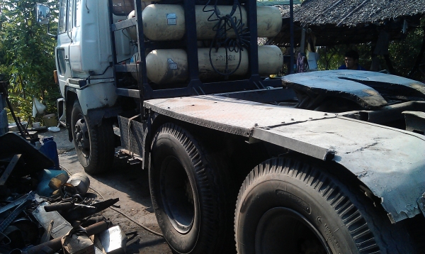 ขายรถหัวลากHINOติดแก๊ส8ถังพร้อมใช้งาน ขายรถหัวลากHINOติดแก๊ส8ถังพร้อมใช้งาน