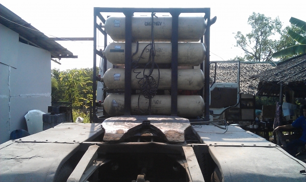 ขายรถหัวลากHINOติดแก๊ส8ถังพร้อมใช้งาน