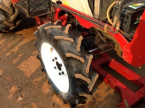 ยันร์ม่า EF 352 T 4 WD ใบมีดดันหน้า ทำงาน 1049 ชั่วโมง