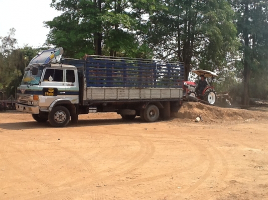 ยันร์ม่า EF 352 T 4 WD ใบมีดดันหน้า ทำงาน 1049 ชั่วโมง