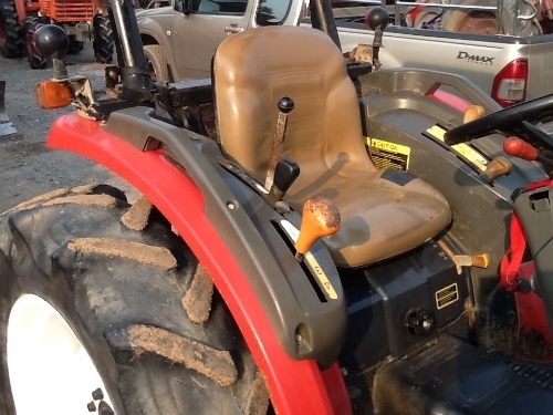 ยันร์ม่า EF 352 T 4 WD ใบมีดดันหน้า ทำงาน 1049 ชั่วโมง