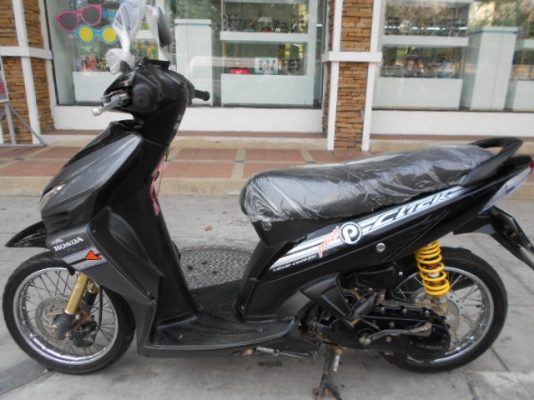 Honda-Click สภาพเนียนเลยครับ ซื้อไปใช้งานคุ้มครับ เข้ามาดูก่อนคับ